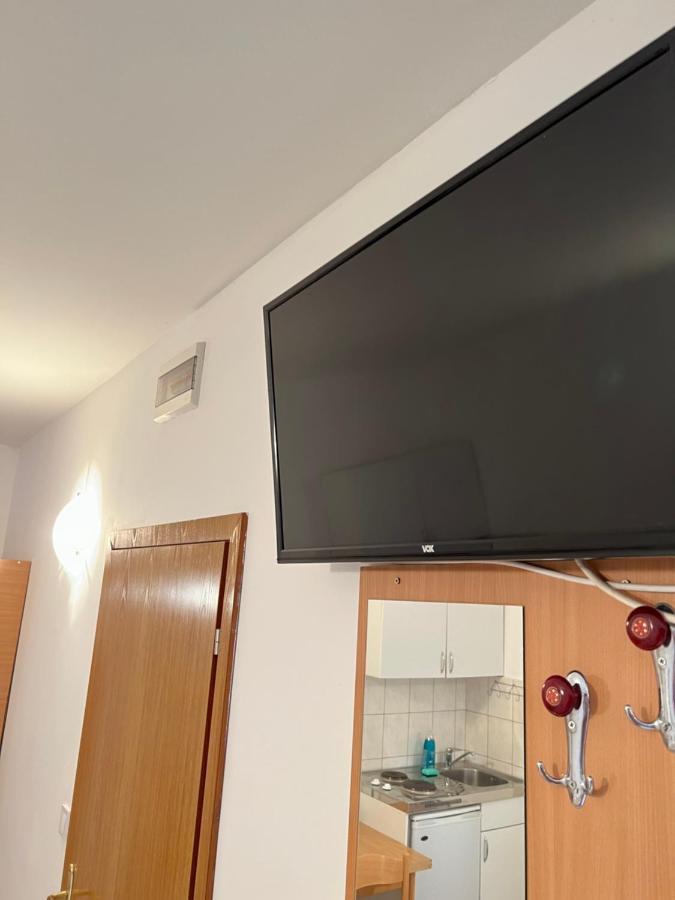 Ksenia Guesthouse Apartments And Studios Будва Екстериор снимка