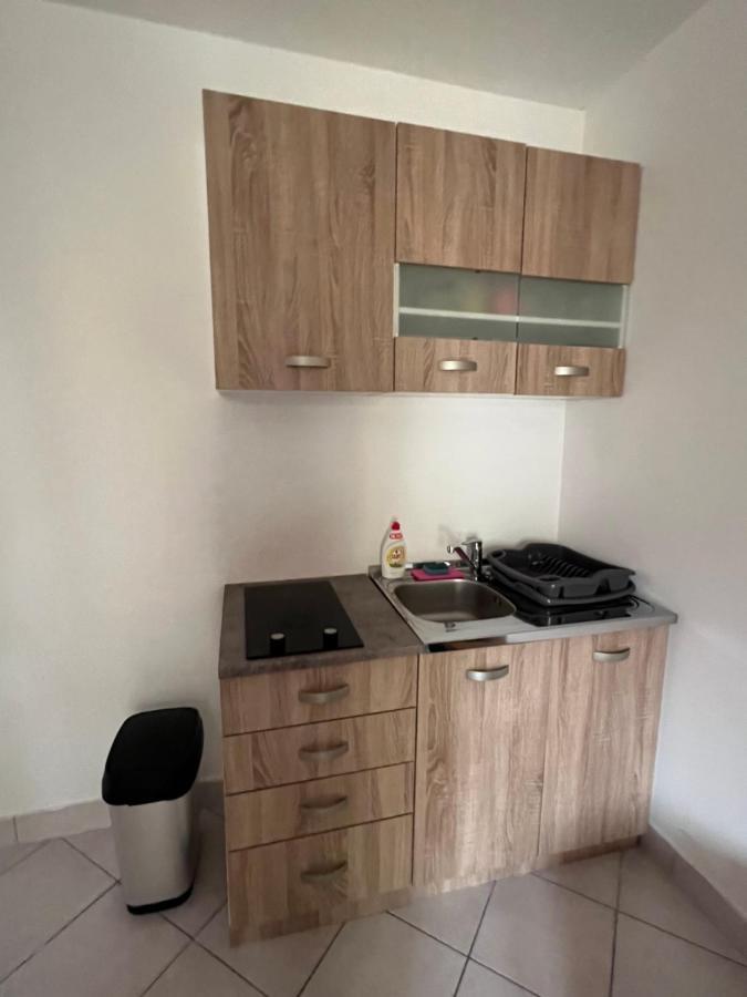 Ksenia Guesthouse Apartments And Studios Будва Екстериор снимка