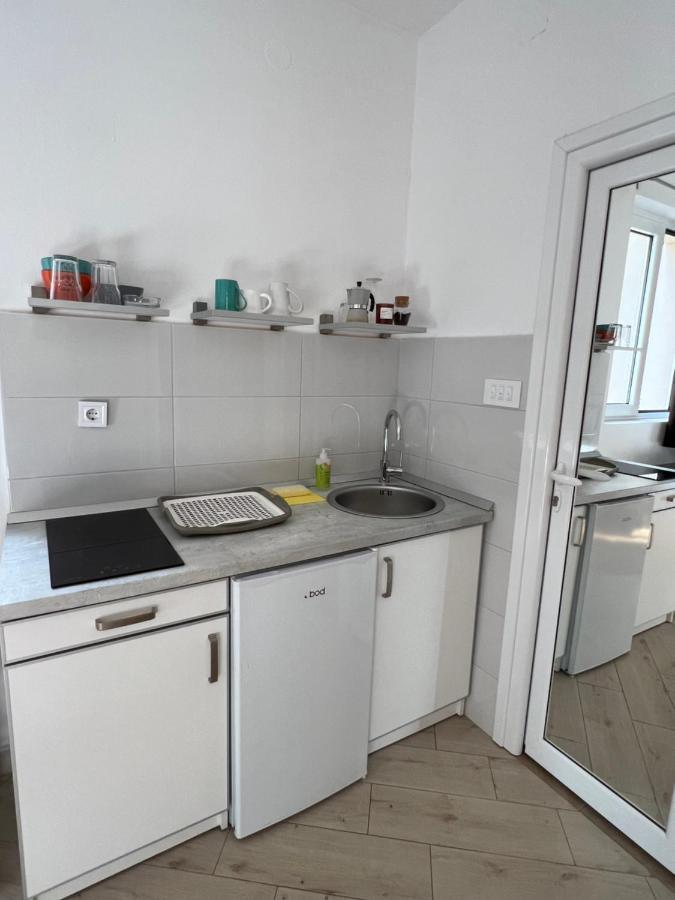 Ksenia Guesthouse Apartments And Studios Будва Екстериор снимка