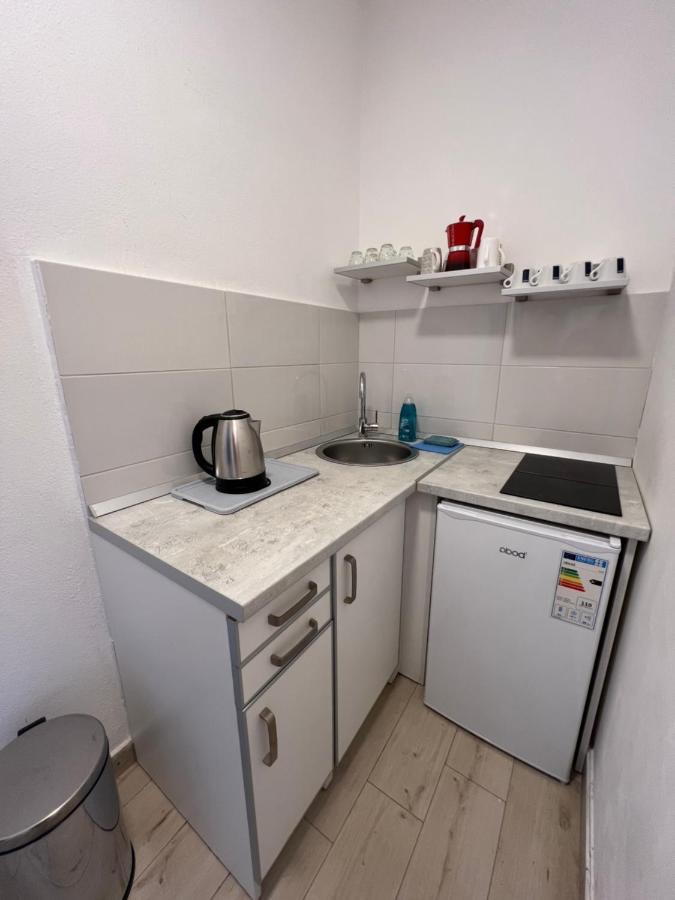 Ksenia Guesthouse Apartments And Studios Будва Екстериор снимка