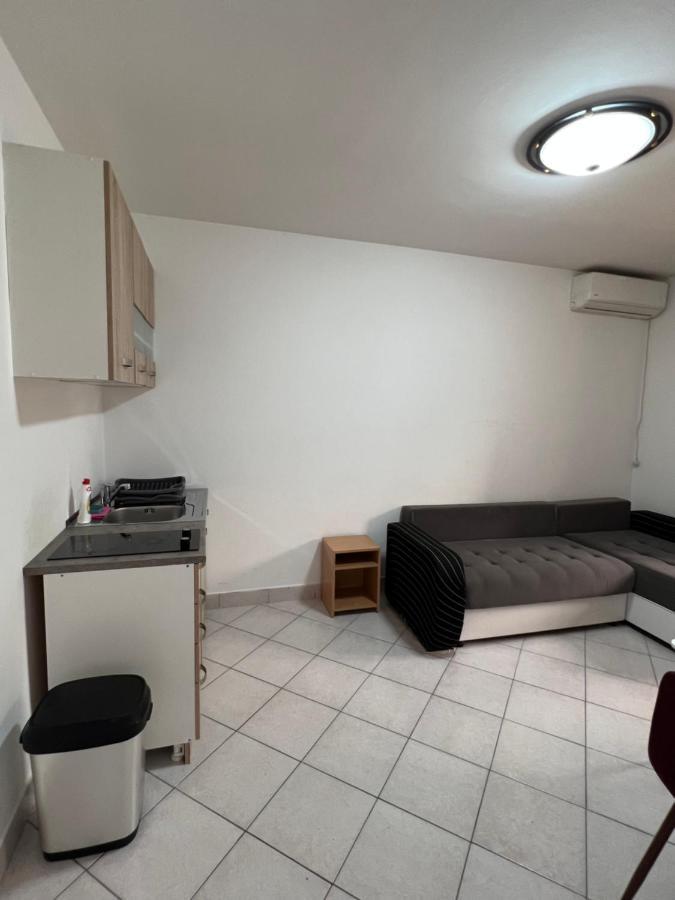 Ksenia Guesthouse Apartments And Studios Будва Екстериор снимка