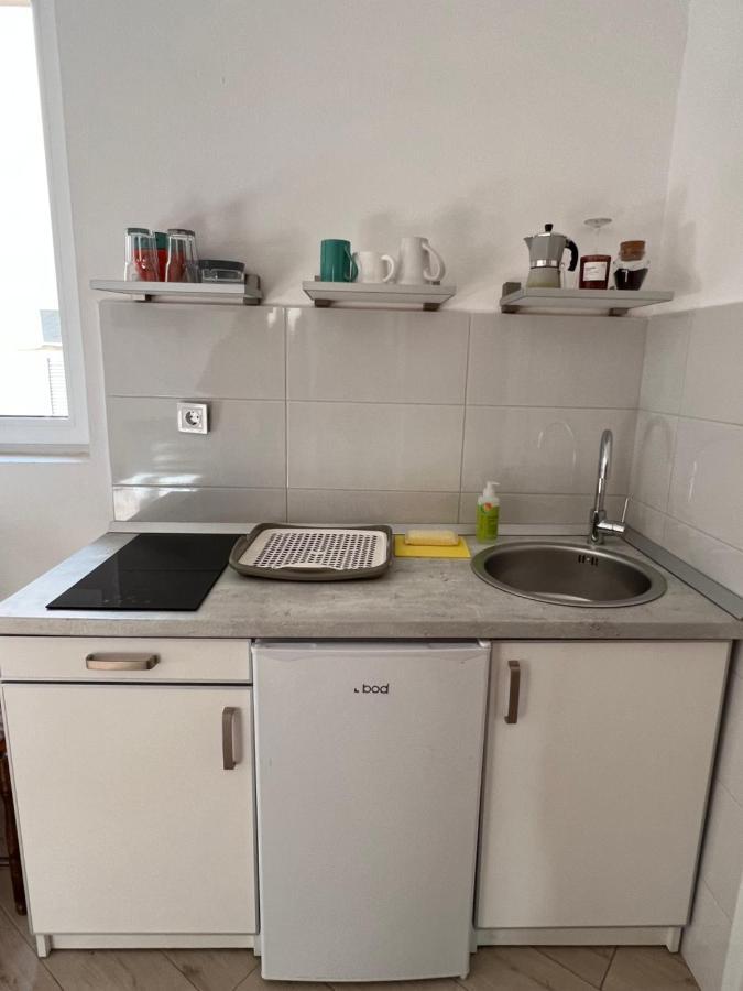 Ksenia Guesthouse Apartments And Studios Будва Екстериор снимка
