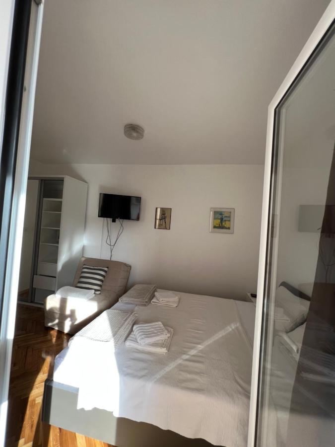 Ksenia Guesthouse Apartments And Studios Будва Екстериор снимка