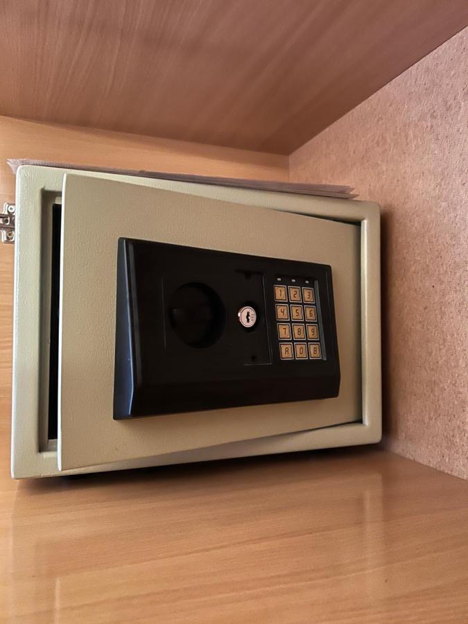 Ksenia Guesthouse Apartments And Studios Будва Екстериор снимка