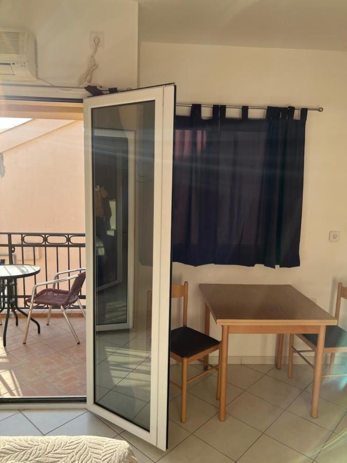 Ksenia Guesthouse Apartments And Studios Будва Екстериор снимка