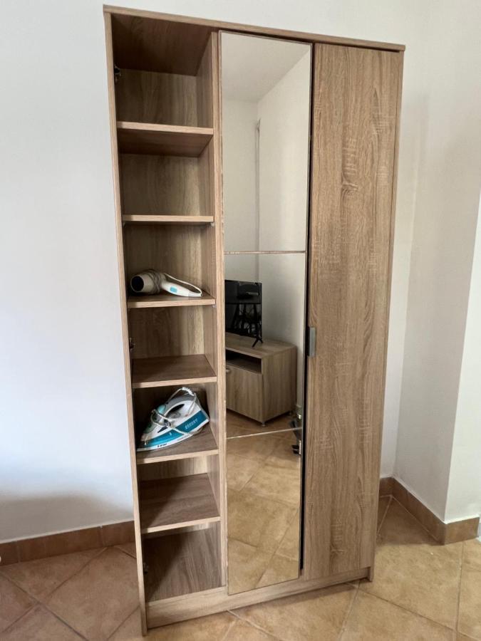 Ksenia Guesthouse Apartments And Studios Будва Екстериор снимка