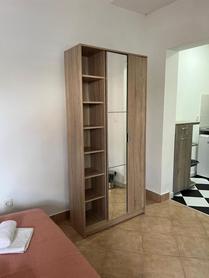 Ksenia Guesthouse Apartments And Studios Будва Екстериор снимка