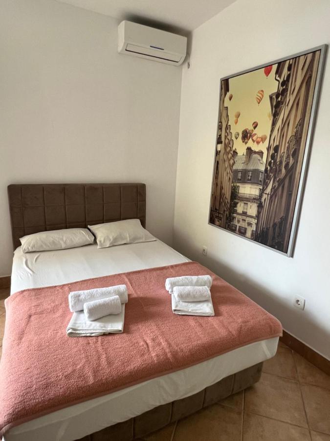 Ksenia Guesthouse Apartments And Studios Будва Екстериор снимка